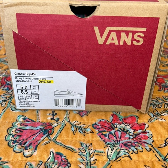 Crazy Check Cherry Toma Classic Slip On Vans Unisex Womens 6.5 Mens 5 - Picture 6 of 8